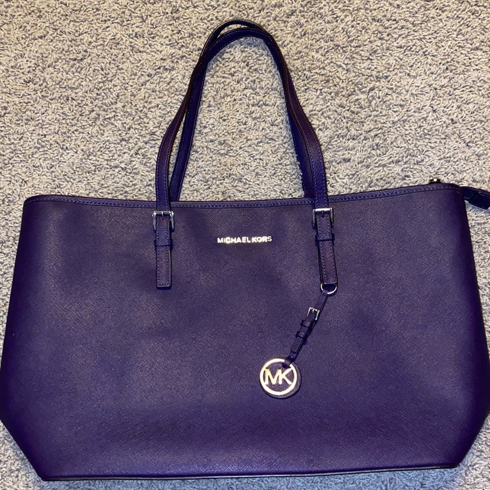EUC Michael Kors Saffiano leather large Jet Set tote.